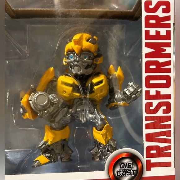 Transformers Bumblebee Last Knight Metalfig Die-cast Figure NIB - Picture 2 of 6